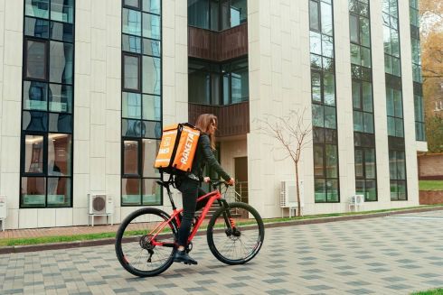 В Киеве начал работать сервис доставки еды Raketa