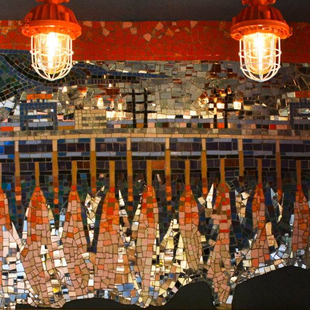 Сімейне кафе під Києвом оздобило інтер'єр сучасною мозаїкою: дивіться, який вигляд воно має