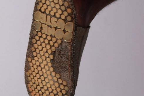 У Британії створили капці з пилу, зібраного з пилососів