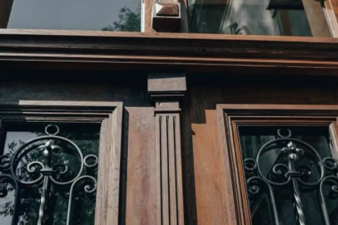 У Львові відновили автентичну браму на вулиці Уласа Самчука