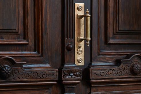 В Одессе отреставрировали двери конца XIX века на улице Жуковского