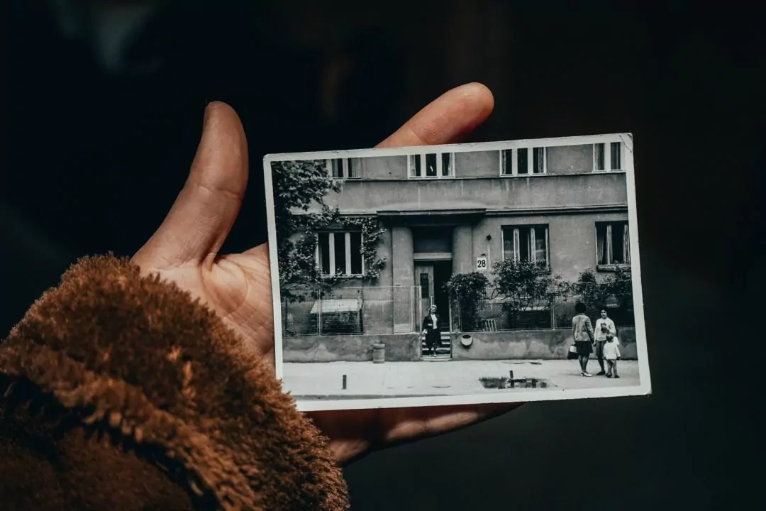 У Львові відновили історичні двері за допомогою збереженої світлини мешканців: фото