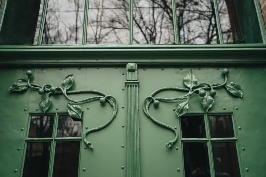 Во Львове восстановили историческую дверь на улице Шота Руставели: фото