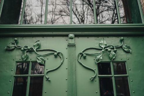 Во Львове восстановили историческую дверь на улице Шота Руставели: фото