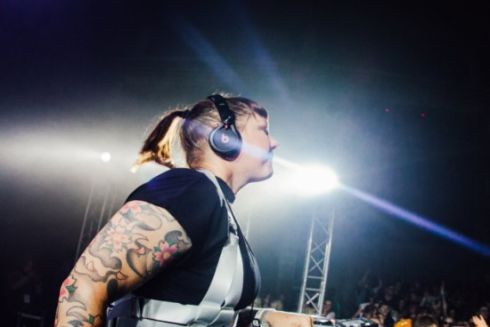 Французская диджейка Kittin сыграет на благотворительном рейве в Киеве