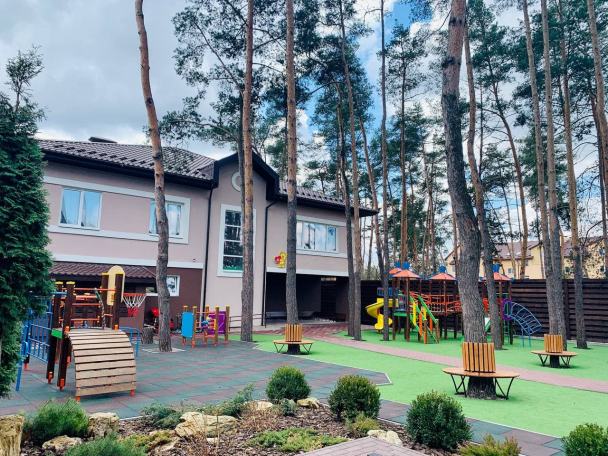 Фото: в Ирпене предприниматели собственными силами восстановили разрушенный детский сад