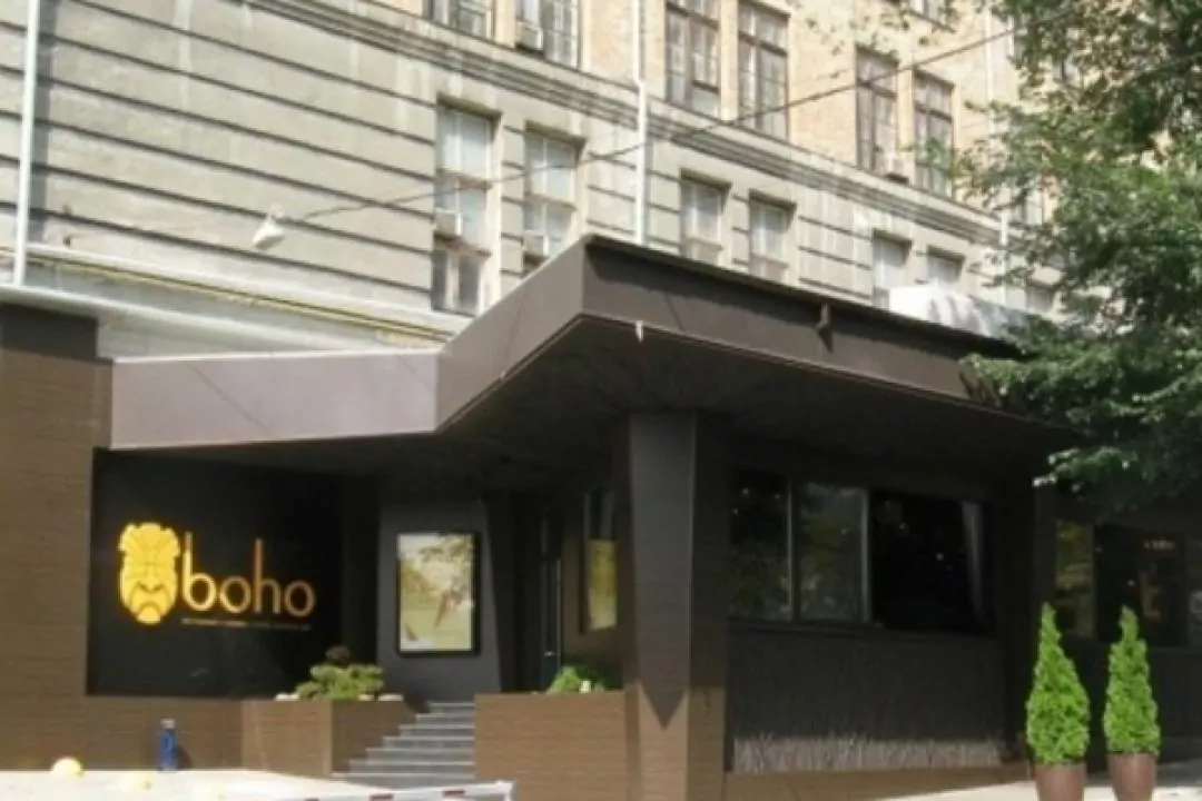 Літній майданчик ресторану Boho виявився незаконним: власник пообіцяв його знести