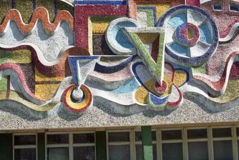 Во Львове открыли мозаичное панно на фасаде здания. Более 10 лет его закрывала вагонка