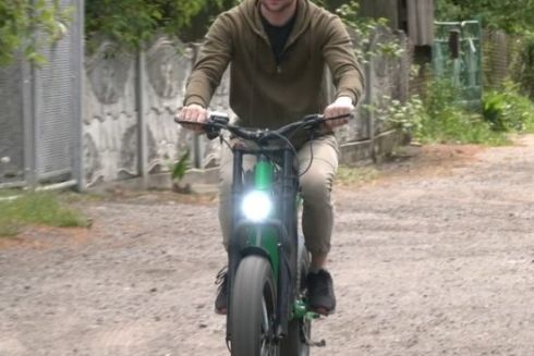 Животный конструирует бесшумные электробайки для ВСУ