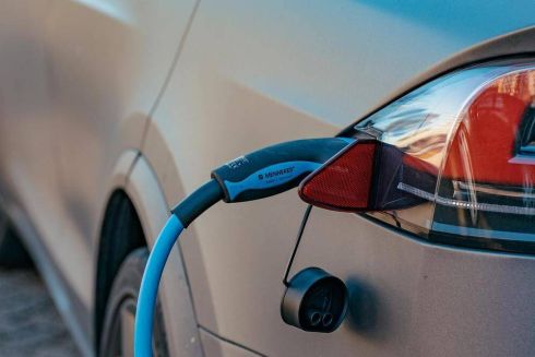 Українці стали цікавитись електрокарами в 15 разів частіше на тлі дефіциту палива