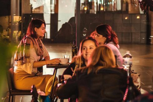 У київському закладі проводять благодійні дог-френдлі бранчі для допомоги безпритульним тваринам