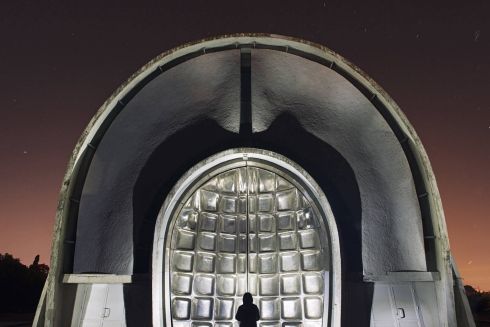 Фото дня. Киевский крематорий и другие памятники украинского модернизма в объективе китайской фотографки