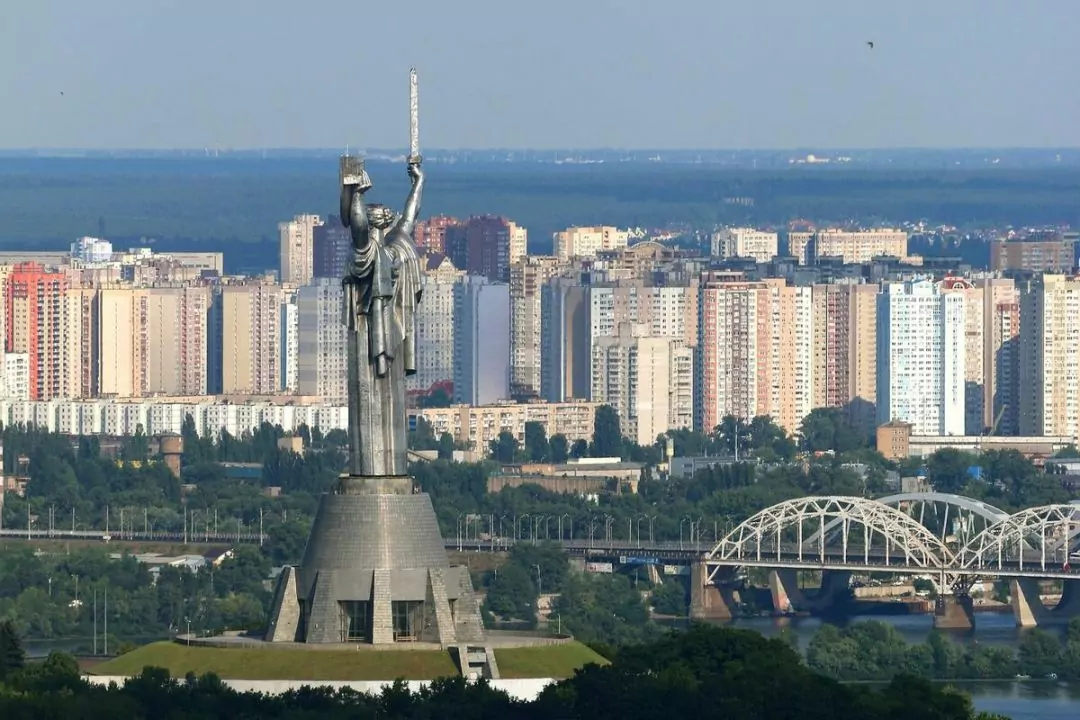 Через обстріли та проблеми зі світлом ціни на оренду квартир у Києві знову впали