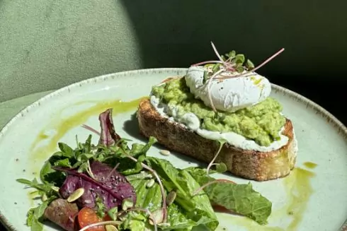 На Лукʼянівці запрацювало кафе зі здоровою їжею Younger