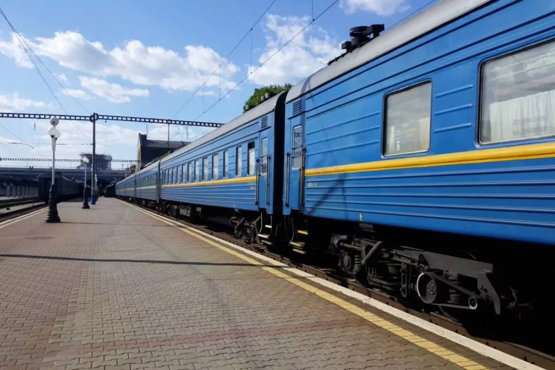 &laquo;Укрзалізниця&raquo; возобновила движение двенадцати пригородных поездов