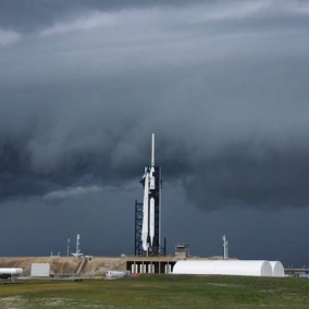 SpaceX перенесла запуск космического корабля из-за плохой погоды