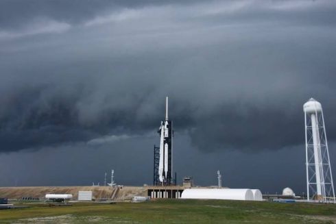 SpaceX перенесла запуск космического корабля из-за плохой погоды