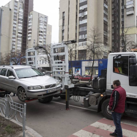 В Киеве начали эвакуировать в 10 раз больше машин