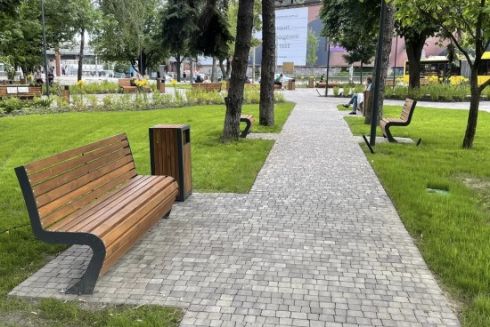 Дивіться, як виглядає сквер на Шулявці, який облаштували на місці МАФів