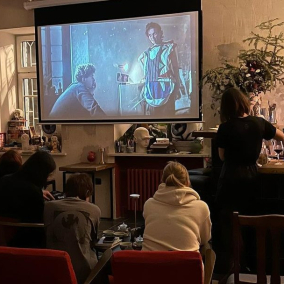 На Гончара відкрили мистецький бар “Сюр” – тут п'ють вино і проводять кінопокази