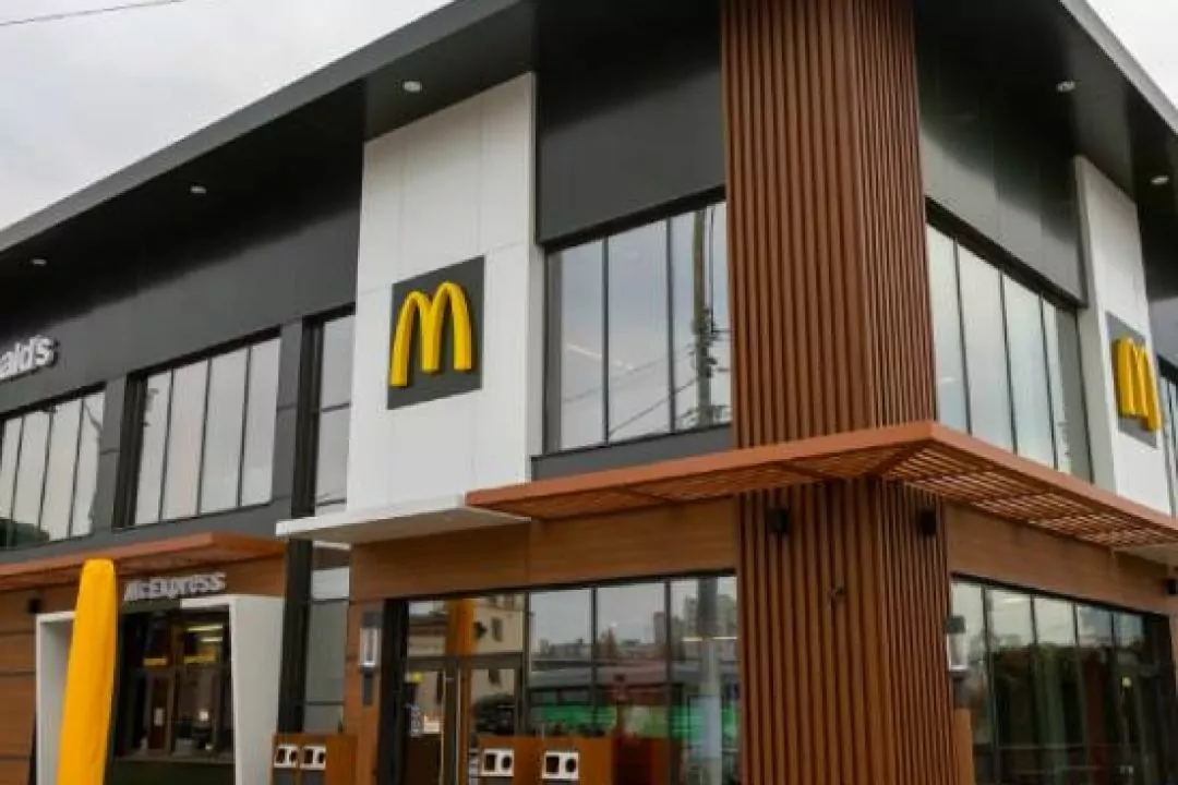 McDonald's на Вокзальній площі у Києві звинувачують порушенні стандартів безбар&rsquo;єрності: що кажуть у компанії