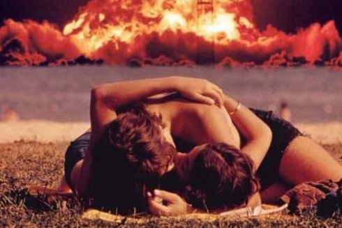 Зустрінемось на Щекавиці: як українці жартують з приводу оргії на київській горі у випадку застосування ядерної зброї