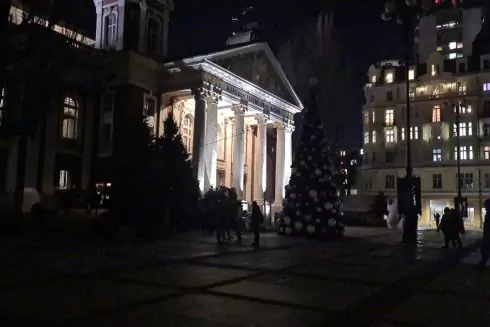 Дивіться, як Колізей, Альберт-гол та інші відомі локації вимкнули світло на підтримку України