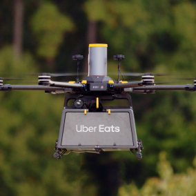 Uber запускає доставку їжі дронами