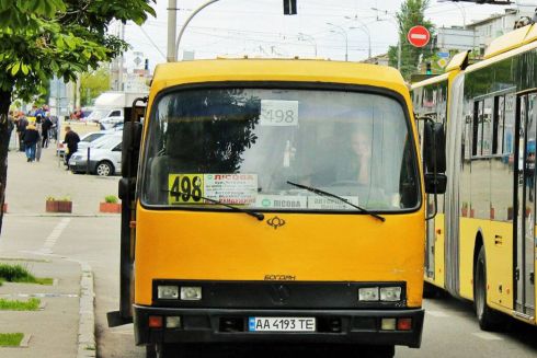 Водії в уніформі та кондиціонери. Для маршруток Києва затвердили нові правила