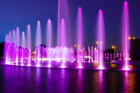 На Оболоні запустили світломузичний фонтан: відео