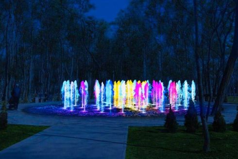 В киевском парке заработал свето-музыкальный фонтан: график представлений