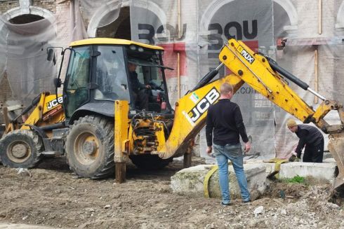 Дивіться, як навколо Гостиного двору прибрали територію