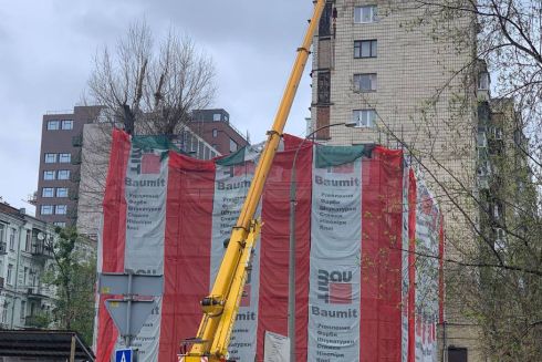 В Киеве продолжают сносить &laquo;дом с насекомыми&raquo;, который является памятником архитектуры