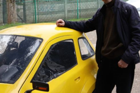 Заряджається 5 годин та проїжджає більше 100 кілометрів: Львівський музикант власноруч виготовляє електромобілі