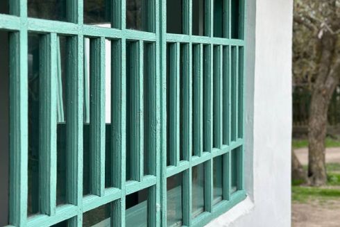 Дивіться, як реставрували стару хатинку біля Поморянського замку