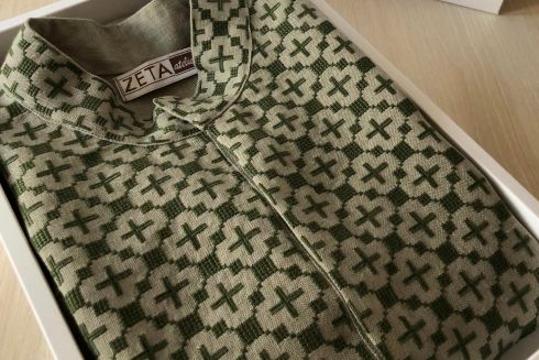 Во Львове создали вышиванку в стиле милитари и подарили ее Залужному