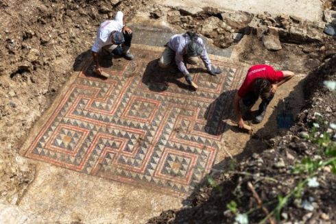 На півдні Франції знайшли давньоримське поселення з мозаїкою і некрополем