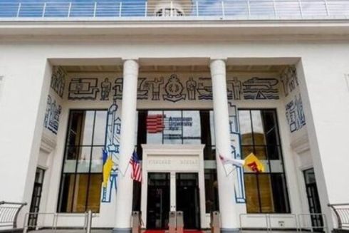 У будівлі Річкового вокзалу відкрили American University Kyiv