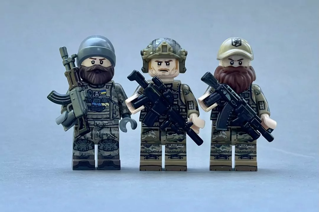 Защитникам &laquo;Азовстали&raquo; посвятили фигурки LEGO