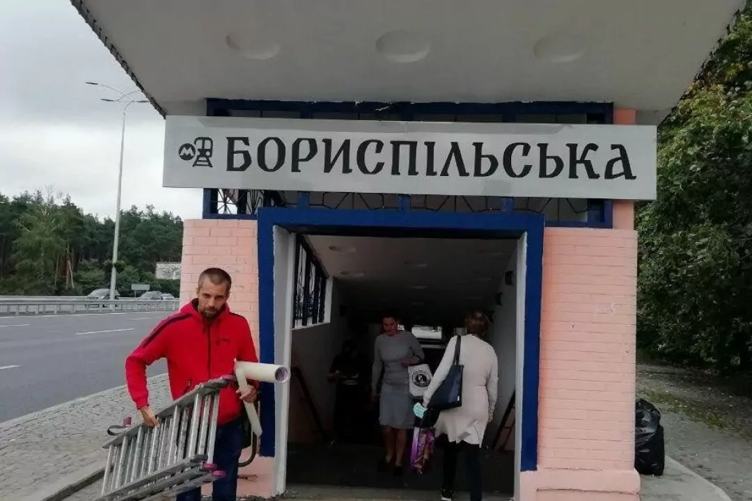 Київський дизайнер розробив новий шрифт для зупинок замість російського