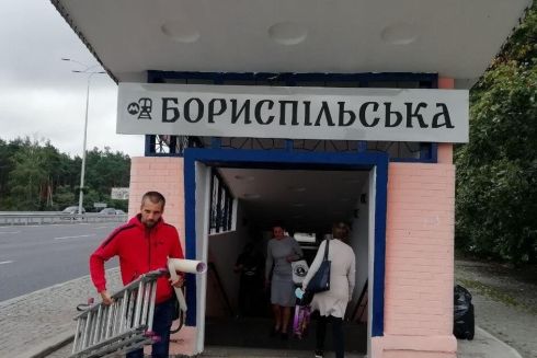 Київський дизайнер розробив новий шрифт для зупинок замість російського