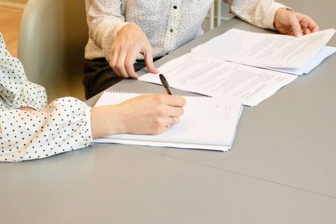 З початку року більше половини ФОПів в Україні відкрили жінки: які сфери найпопулярніші