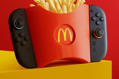 Дизайнер зробив тримач для картоплі фрі, що кріпиться до ігрової консолі