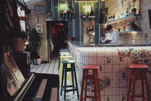 На Большой Житомирской открылся коктейль-бар The Cinematographer's Party