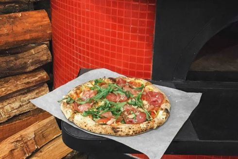 На киностудии Film.ua на Троещине открылась пиццерия Holly Food