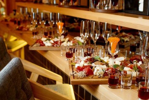 На Ярославовому Валу відкрився ресторан європейської та української кухні