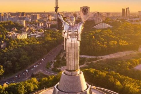 Декомунізація «Батьківщини-матері»: ДІАМ видала дозвіл на заміну радянського герба