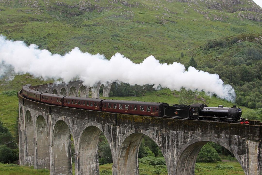 Шотландське село з "Гаррі Поттера" потерпає від туристів — усе через віадук
