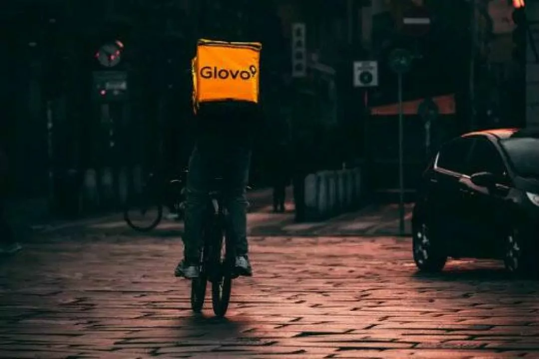 Теперь в Буче и Ирпене: Glovo запустил доставку в пригородах Киева