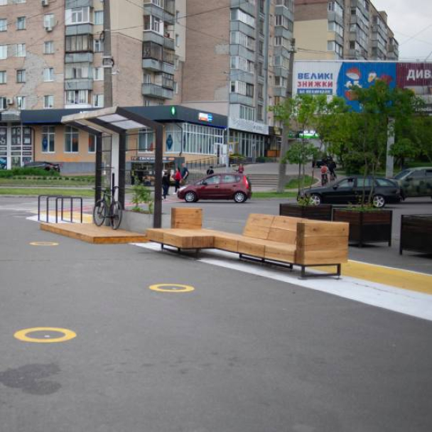 У Чернігові відкрили громадський простір з велопарковкою та зоною для відпочинку
